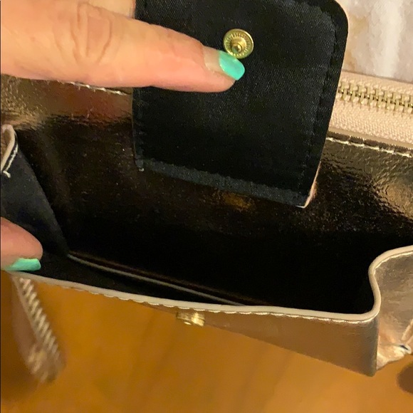 SHINY GOLD CROSSBODY OR WRISTLET!!  NWOT - Picture 4 of 7